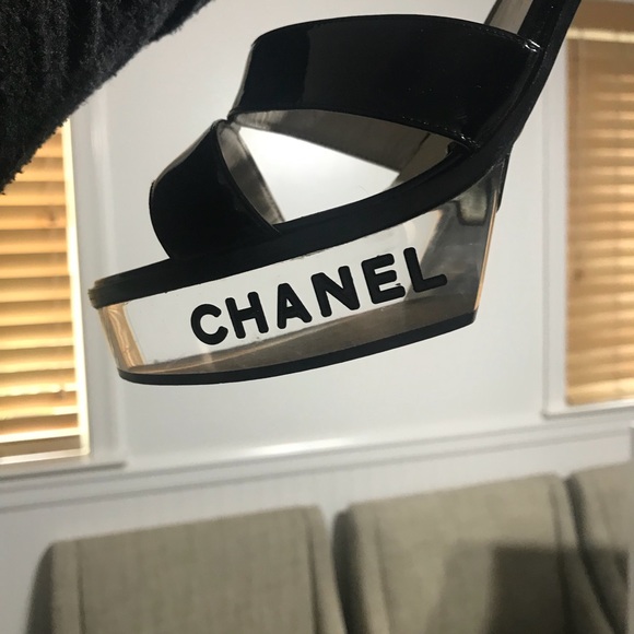 🛑SOLD🛑 Chanel Runway Lucite Platform Heels, 37 - Picture 5 of 8